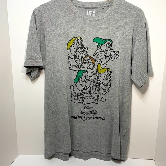 Uniglo Disney 7 Dwarves Shirt!  5 on the front 2 On the back! - Picture 1 of 6